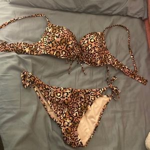 Women’s bathing suit
